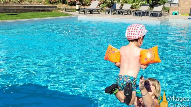 Gite Avec Piscine Village De Gites Chanteduc Dans La Drome
