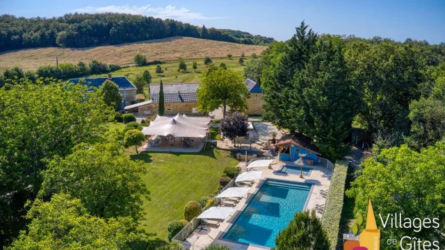 Gite Avec Piscine Village De Gites Domaine Des Crouquets Location Vacances Dordogne