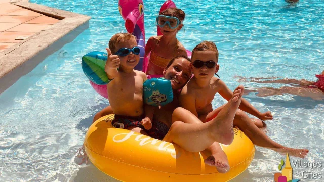 Gite Avec Piscine Village De Gites Les Bridoux Dans La Drome