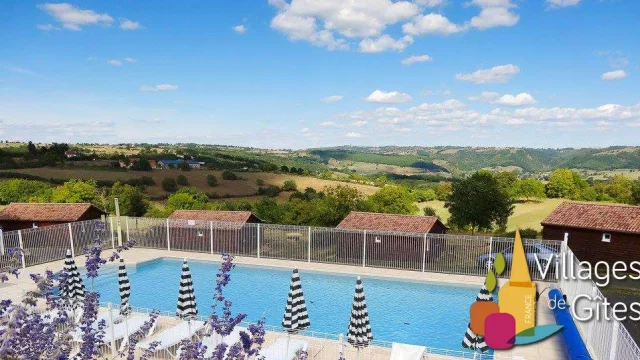 Gite Avec Piscine Village De Gites Les Chalets De La Colline En Aveyron