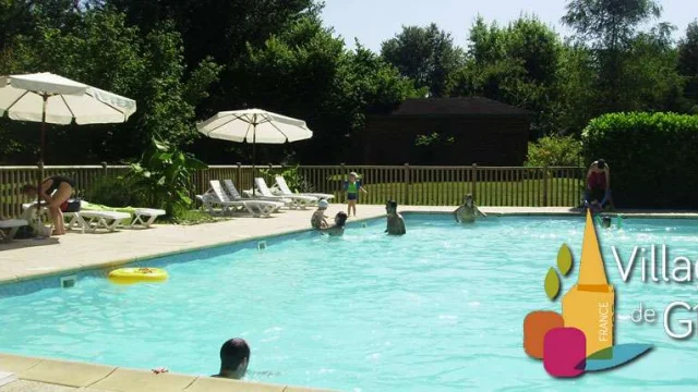 Gite Avec Piscine Village De Gites Les Chalets Mirandol Dordogne Dans Le Lot