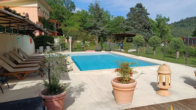 Gite Avec Piscine Village De Gites Oustaou Luberon Location Vacances