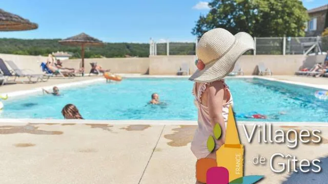 Gite Avec Piscine Village De Gites Chateau De Chaussy En Ardeche Piscine Vacances En Famille