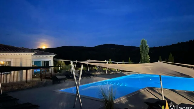 Gite Avec Piscine Village De Gites Les Villas Du Vendoule Domaine En Ardeche Piscine Nocturne