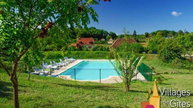 Gite Avec Piscine Village De Gites La Riviere Esperance Vacances En Dordogne Perigord Noir Domaine Avec Piscine