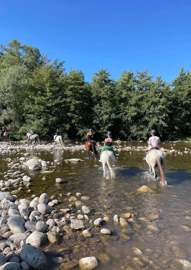 Randonnee A Cheval Equitation Vacances Gite Ardeche Village De Gites Hameau De Prat