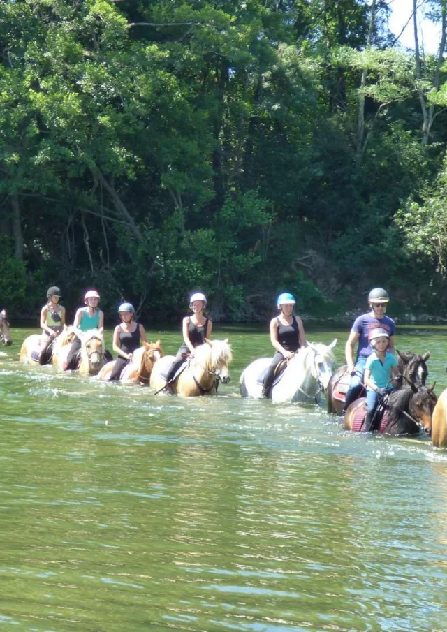 Randonnee A Cheval Equitation Vacances Gite Ardeche Village De Gites Revo Thijol