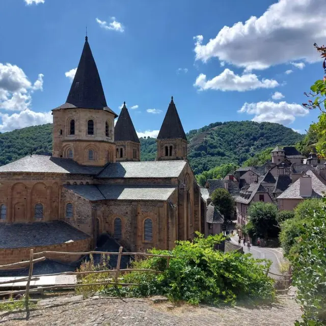 Location De Vacances En Aveyron Aveyron Conques Vue Village