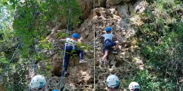 Location De Vacances En Aveyron Initiation Escalade Enfants Aveyron Lot Village De Gites La Grange Du Heron