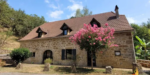 Location De Vacances En Aveyron Village De Gites Aveyron La Grange Du Heron Gite La Grange