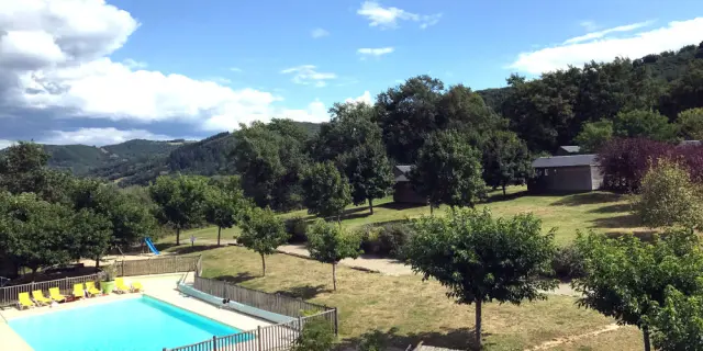 Location De Vacances En Aveyron Village De Gites La Cascade Aveyron 2 Parc Vue Chalets Piscine Nature