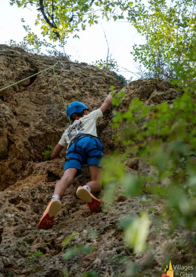 Location Gite Vacances En Aveyron Village De Gites Grange Du Heron Vacances Dans Laveyron 12 Escalade Activite Enfant