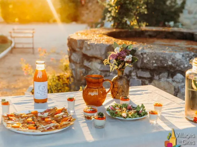 Grand Gite Accueil De Groupe En Ardeche Repas Traiteur Buffet Restauration Chateau De Chaussy