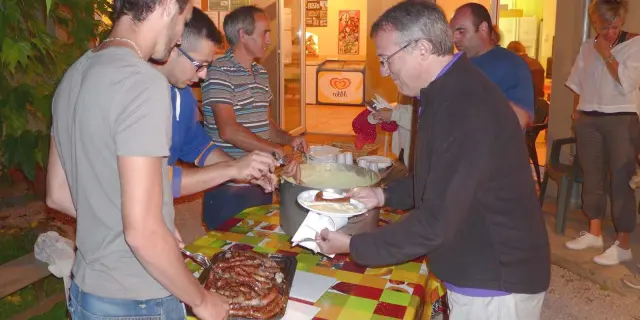 Accueil De Groupes Gite Avec Salle Repas Grillades Aligot Aveyron