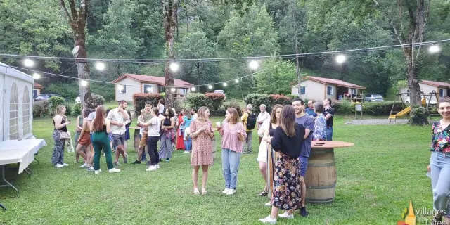 Gite De Groupe Pour Accueil Cousinade Champetre Dans Laveyron