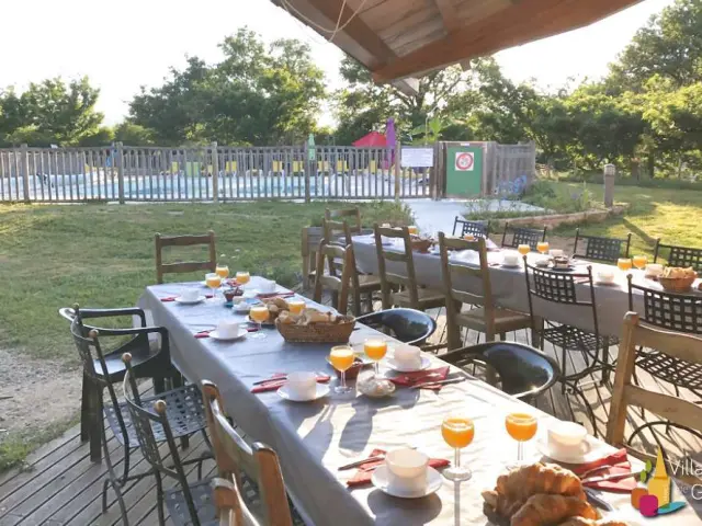 Lieu Accueillant Les Groupes Avec Hebergement Et Restauration Gite De Groupe Avec Piscine En Aveyron