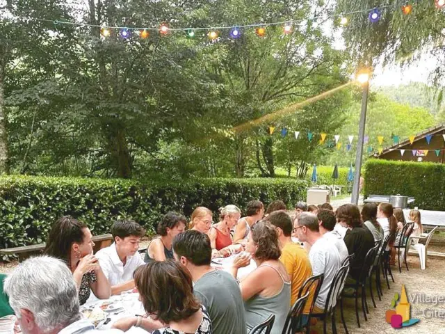 Location Gite De Groupe Aveyron Repas Salle Guinguette