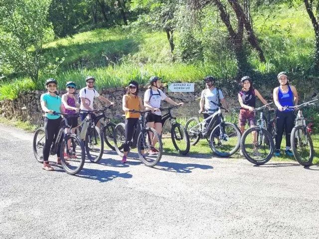Village De Gites Aveyron La Grange Du Heron Groupe Familles Sortie Velo Loisirs