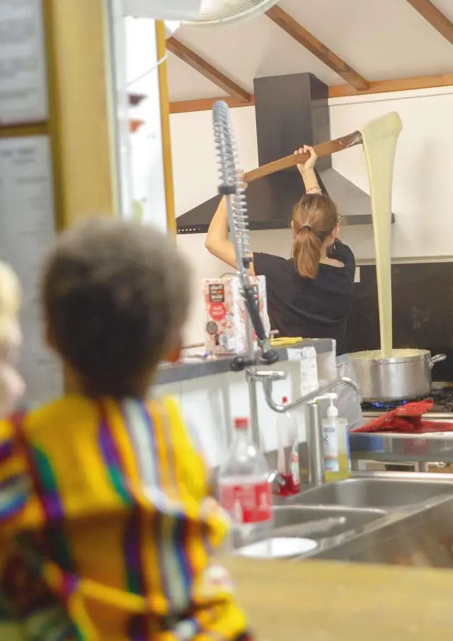 Gite De Groupe Aveyron Repas Traiteur Restauration Aligot