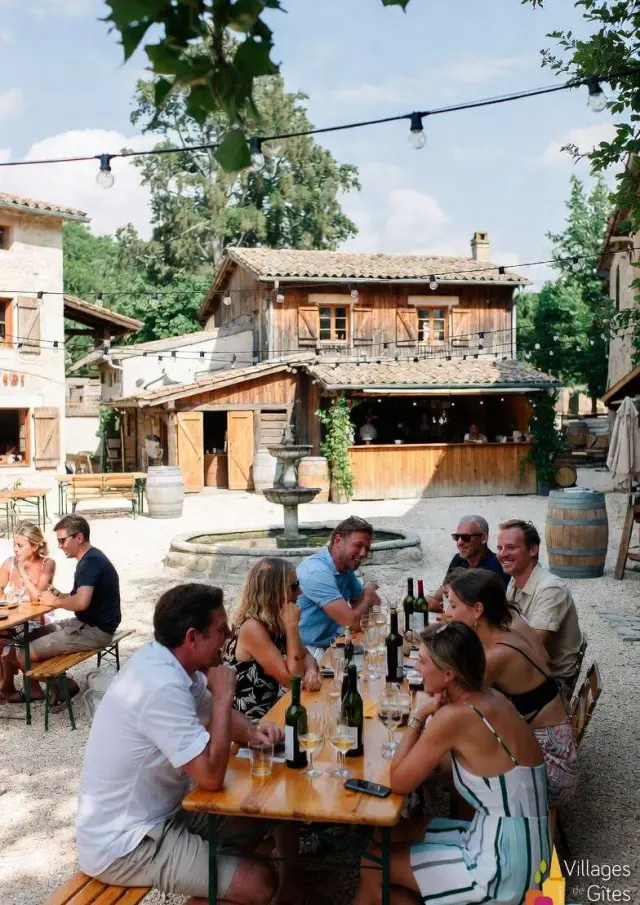 Gite Groupe Dordogne Convivialite Place Village 06