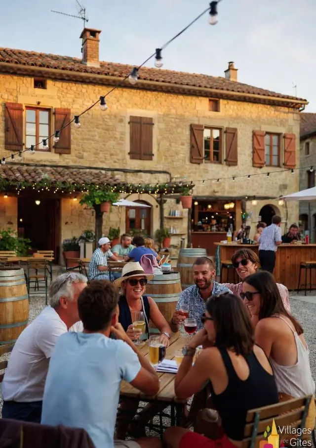 Gite Groupe Dordogne Convivialite Place Village 08