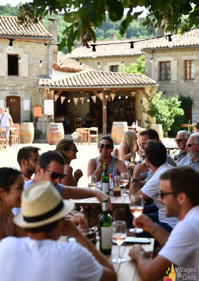 Gite Groupe Dordogne Convivialite Place Village 10