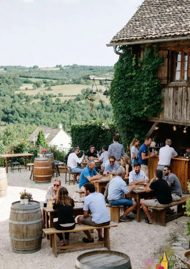 Gite Groupe Dordogne Convivialite Place Village 14