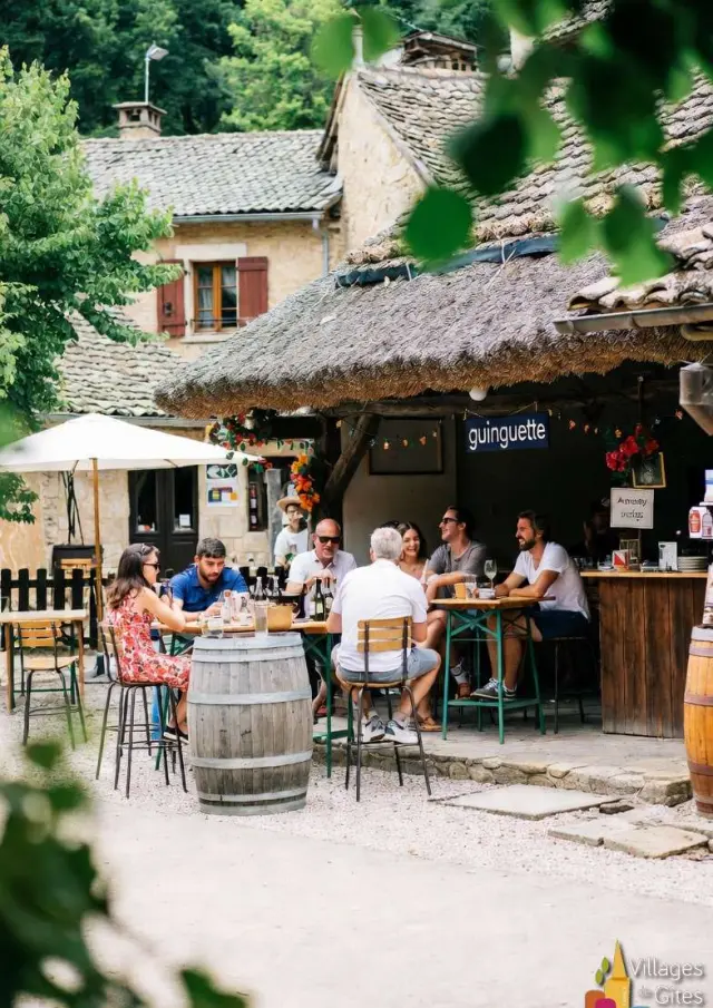Gite Groupe Dordogne Convivialite Place Village 16