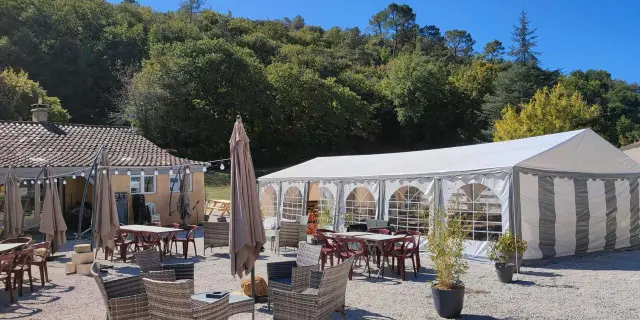 Gite De Groupe Dordogne Village De Gites Au Creux Des Arbres Cousinade Mariage Salle Lieu Dordogne Reduite