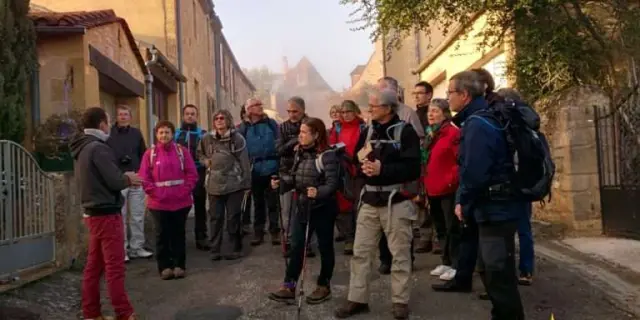 Gite De Groupe En Dordogne Les Ventoulines Randonneurs Visite Domme