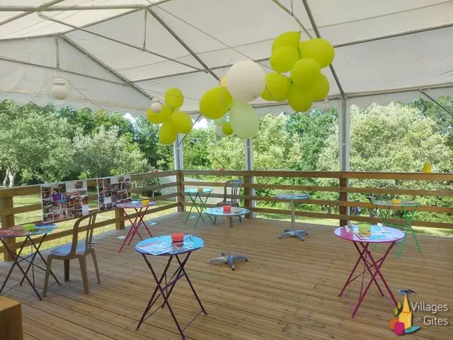 Gite De Groupe En Dordogne Perigord Village De Gites La Truffiere Accueil Groupes Mariage Anniversaire Cousinade Barnum Decore