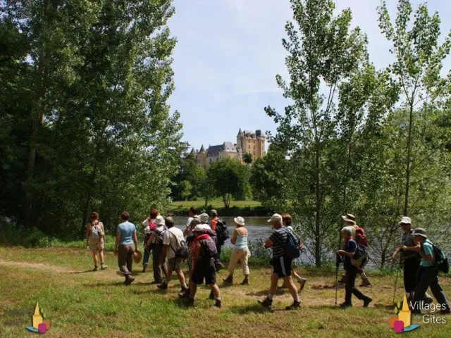 Gite De Groupe En Dordogne Sarlat Village De Gites Combas Perigord Randonneurs Marcheurs