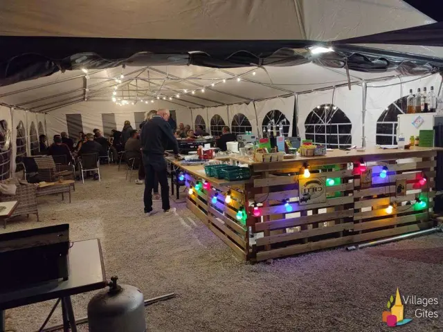 Gite De Groupe En Dordogne Village De Gites Au Creux Des Arbres Soiree Groupe