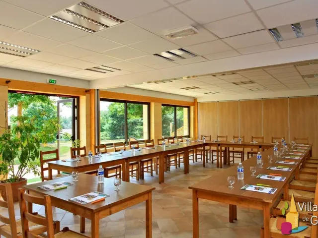 Gite De Groupe En Dordogne Village De Gites Combas Perigord Salle Reunion Accueil Groupe Seminaire Team Building