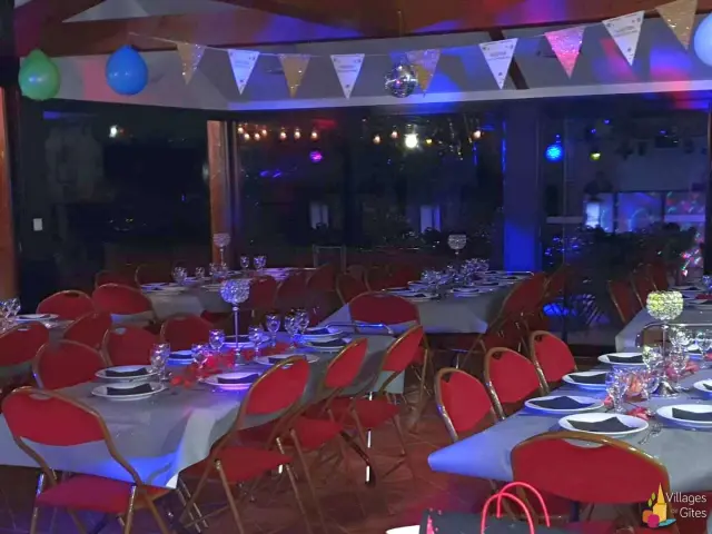 Gite De Groupe En Dordogne Village De Gites Domaine Des Compouzines Lascaux Groupe Fete