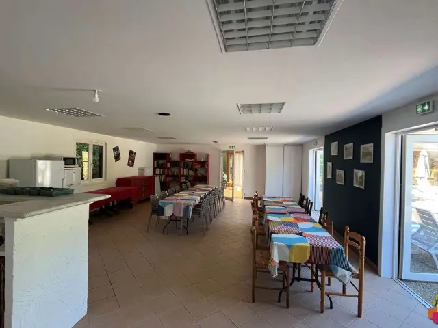 Gite De Groupe En Dordogne Village De Gites Hameau Des Laurieres Salle Commune Salle Pour Accueil De Groupe Mariage Cousinade Seminaire Anniversaire Randonneurs