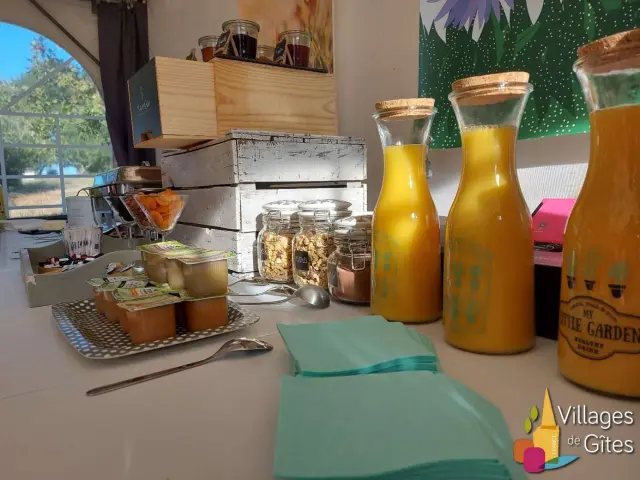 Gite De Groupe En Dordogne Village De Gites La Truffiere Petit Dejeuner Buffet Accueil Groupe Seminaire Produits Locaux