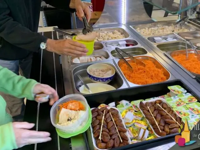 Gite De Groupe En Dordogne Village De Gites Les Ventoulines Restaurant Restauration Repas Buffet Froid Midi Randonneurs