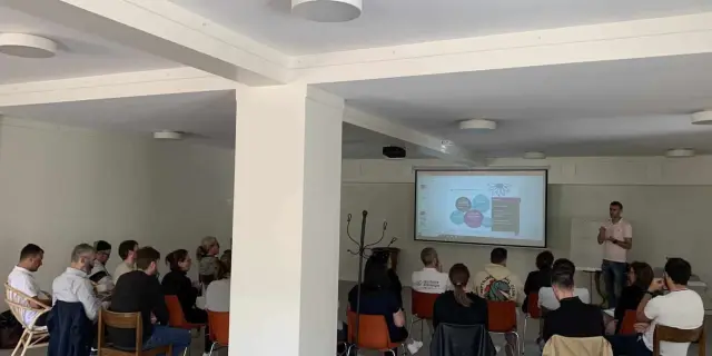 Village De Gites Groupe Seminaire Salle Equipee Formation Projection Diapo Ravel Cevennes Gard