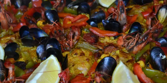 Village De Gites Les Olivettes Gard 62 Repas Paella Groupe