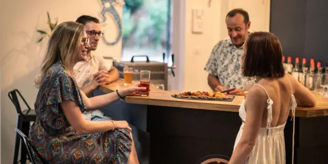 Village De Gites Ravel Gard Cevennes 097 Groupe Amis Aperitif Bar Accueil Soiree Ete Se Retrouver Convivialite Bis