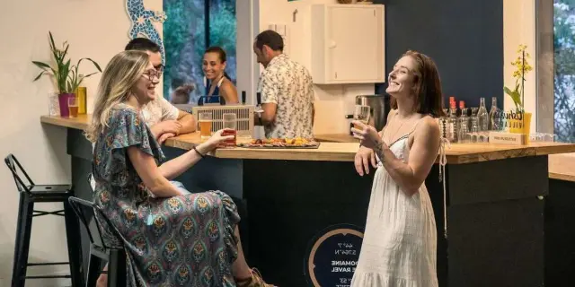 Village De Gites Ravel Gard Cevennes 102 Groupe Amis Aperitif Bar Accueil Soiree Ete Se Retrouver Convivialite Bis