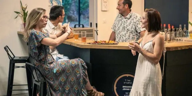 Village De Gites Ravel Gard Cevennes 103 Groupe Amis Aperitif Bar Accueil Soiree Ete Se Retrouver Convivialite Bis