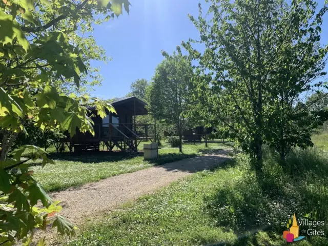 Hebergement Insolite Cabane Lodge Dans Le Tarn Village De Gites Les Chalets De Fiolles Caussade