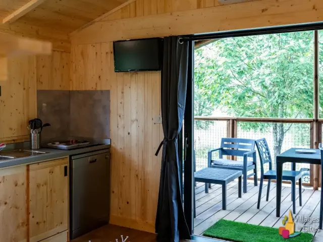 Hebergement Insolite Cabane Lodge Dans Le Tarn Village De Gites Les Chalets De Fiolles Pres De Gaillac