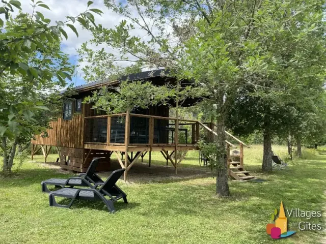 Hebergement Insolite Cabane Lodge Dans Le Tarn Village De Gites Les Chalets De Fiolles Pres De Toulouse