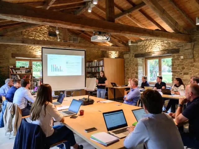 Accueil De Groupe Pour Seminaire Stage Et Formation Hebergement Avec Restauration Salle Equipee Et Activites Village De Gites 21