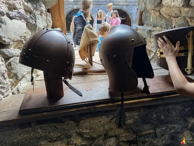 Puy De Dome Murol Chateau Visite Heaumes Enfants