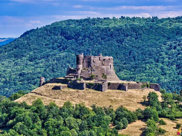 Location Vacances Puy De Dome Visiter Le Chateau De Murol