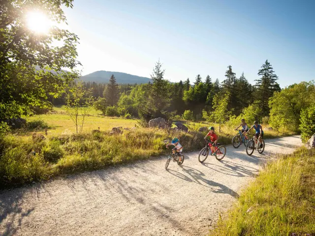 ©focusoutdoor Famiglia in mountain bike
